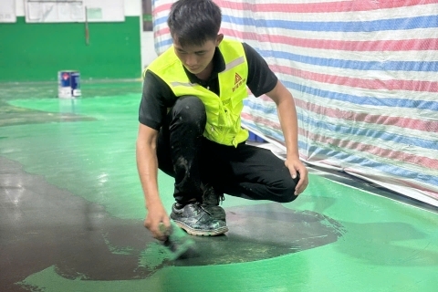 NAI PHÚC SO SÁNH SÀN PU VÀ SÀN GẠCH CÔNG NGHIỆP