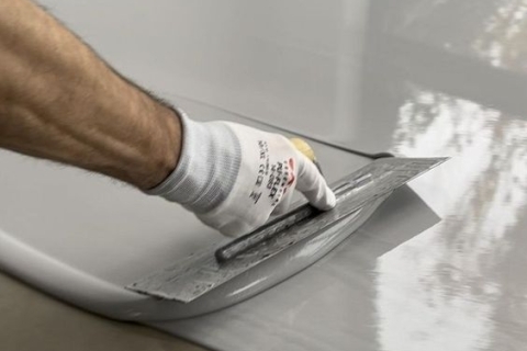 SÀN EPOXY TỰ SAN PHẲNG: CẢI THIỆN ĐỘ BỀN VÀ THẨM MỸ CHO NHÀ XƯỞNG