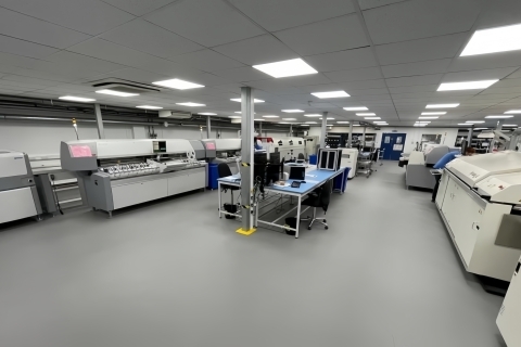 SÀN CHỐNG TĨNH ĐIỆN: GIẢI PHÁP TỐI ƯU CHO NHÀ MÁY CÔNG NGHỆ CAO